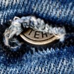 how to tell if buttonholes are good quality on a jacket or coat in store