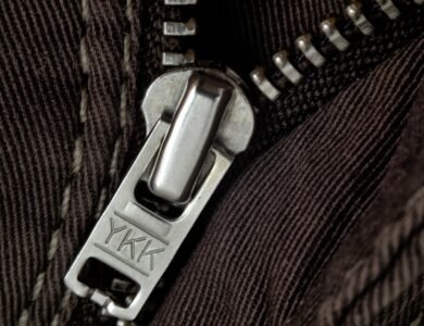 how to evaluate closure hardware quality on women's formal trousers and skirts construction