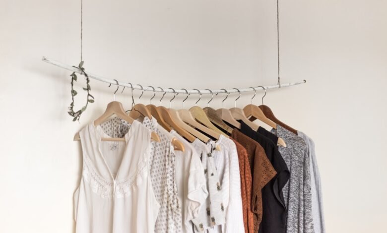 how many outfits does a 10 piece capsule wardrobe actually make