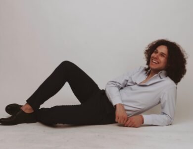 how to choose tailored trousers for a capsule wardrobe