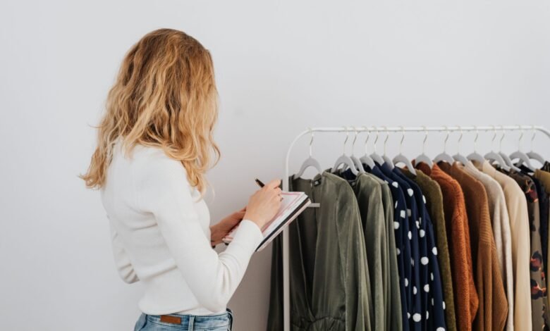 how to transition capsule wardrobe between seasons without losing outfit combinations