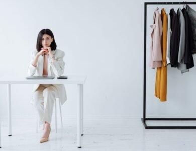 how to make a capsule wardrobe work for both work and weekends