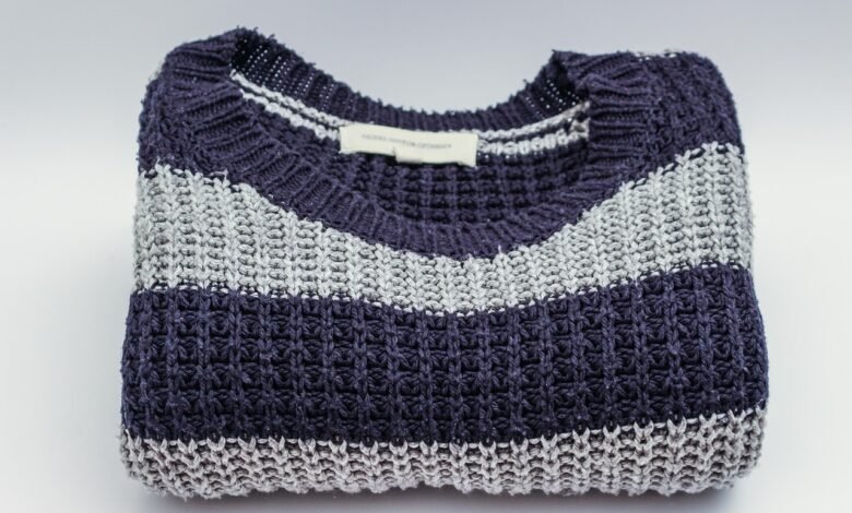 why do wool sweaters shrink and felt in the wash