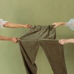 how to tell if jeans will stretch out and lose shape
