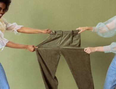 how to tell if jeans will stretch out and lose shape