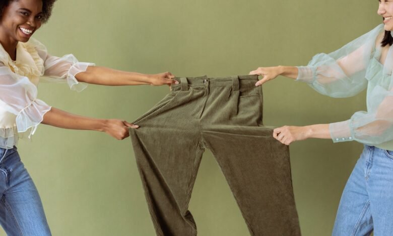 how to tell if jeans will stretch out and lose shape